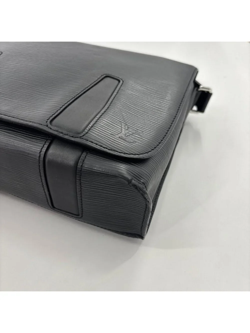 Louis Vuitton Epi Harrington Messenger PM Shoulder Bag Black